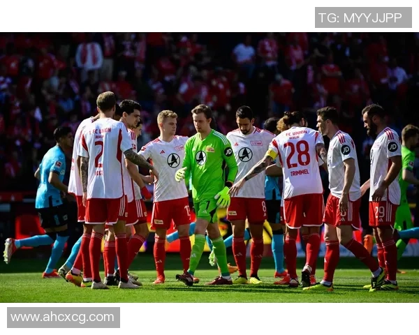 臣字足球球星带你了解绿茵场上的拼搏精神与团队协作魅力